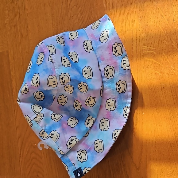 Bucket hats - Picture 4 of 6